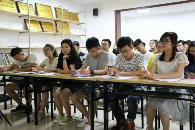 钳工学徒工最新招聘，探寻匠心传承之旅