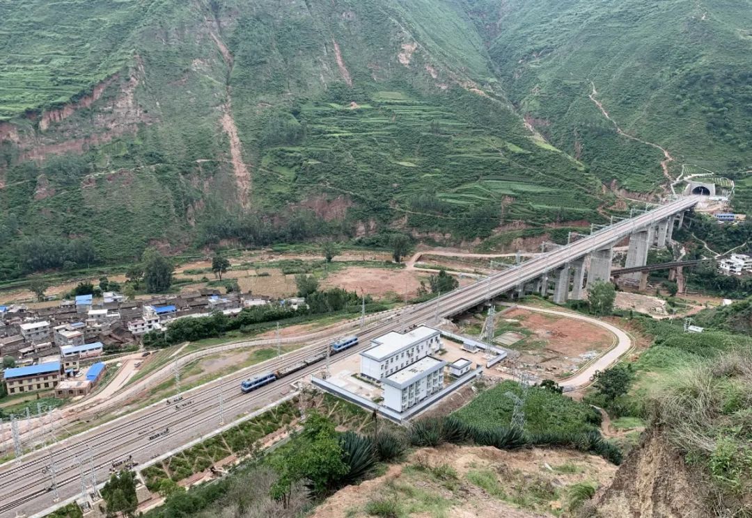 红淖三铁路最新动态，一段温馨的旅程启程了