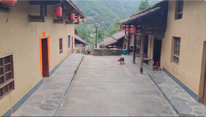 新筑鼎峰二期最新动态与小巷深处的独特风情小店揭秘