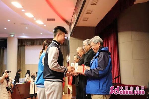烟台老年体协第七套快乐舞步，探索自然美景的旅行之旅