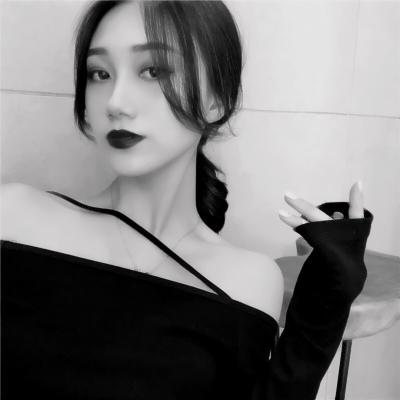 时尚风潮中的独特魅力，最新女露肩头像欣赏