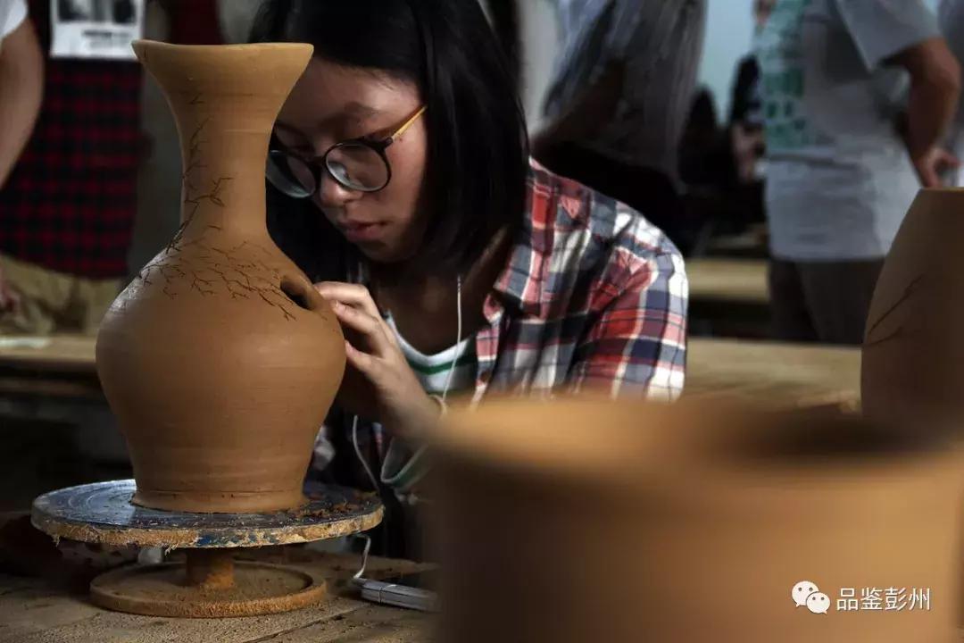 中国最新疫情背景下的小巷奇遇，隐藏特色小店揭秘